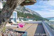 Luxus Penthouse Sara mit Meerblick, Dachterrasse mit Whirlpool, Sonnenliegen, Essbereich und Küche,  Parkplatz , E Ladestation inklusive. 