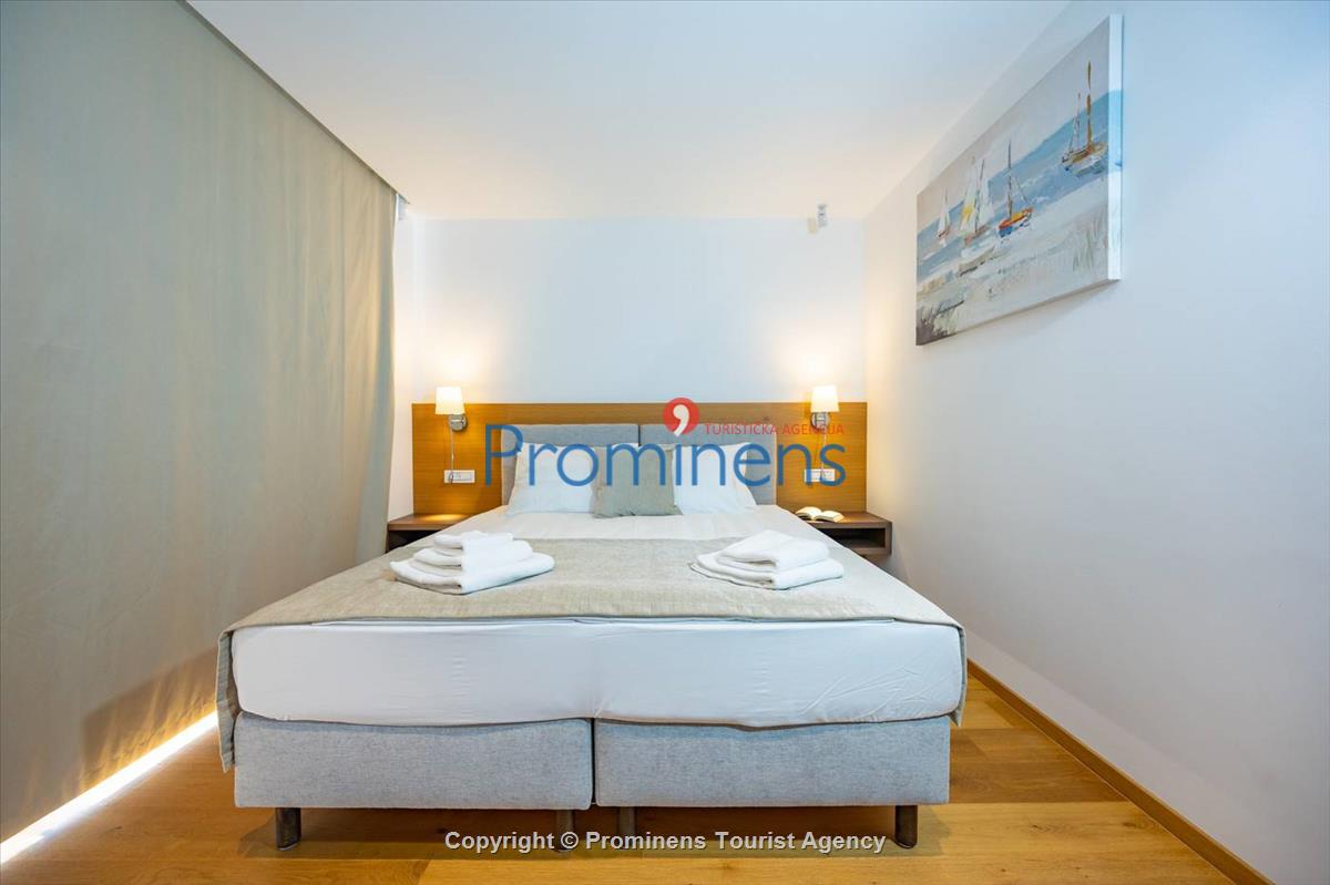 Exklusive Ferienwohnung Maja und Petra mit Pool in Makarska, 