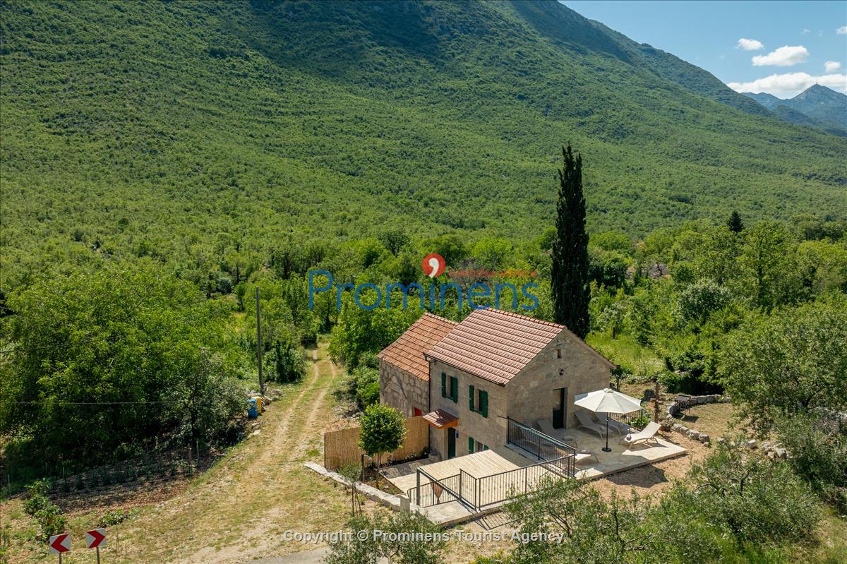Heritage House Bašić - Steinhaus mit Whirlpool für 4 Personen nahe Makarska Riviera