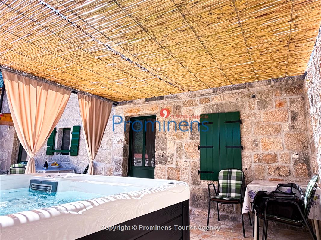 Heritage House Bašić - Steinhaus mit Whirlpool für 4 Personen nahe Makarska Riviera
