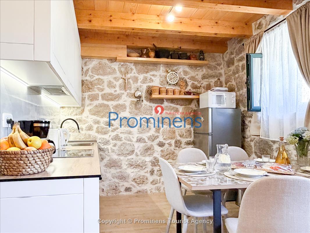 Heritage House Bašić - Steinhaus mit Whirlpool für 4 Personen nahe Makarska Riviera