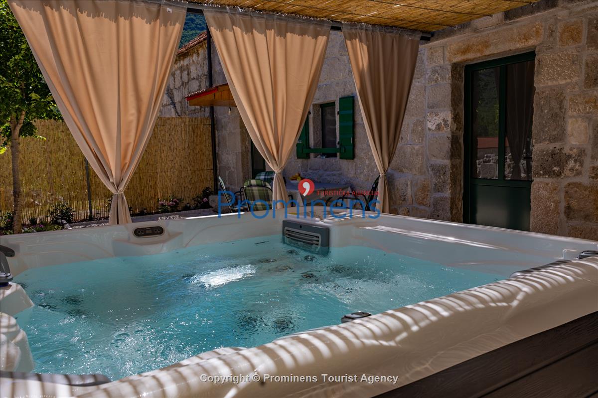 Heritage House Bašić - Steinhaus mit Whirlpool für 4 Personen nahe Makarska Riviera