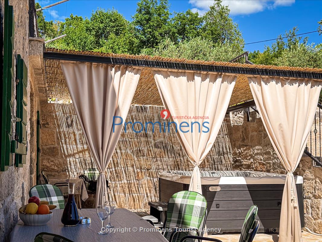 Heritage House Bašić - Steinhaus mit Whirlpool für 4 Personen nahe Makarska Riviera