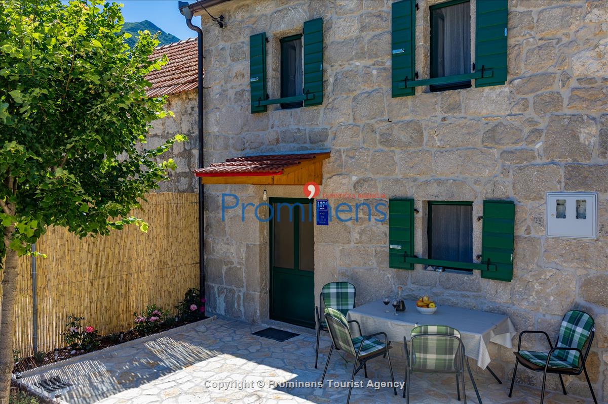 Heritage House Bašić - Steinhaus mit Whirlpool für 4 Personen nahe Makarska Riviera