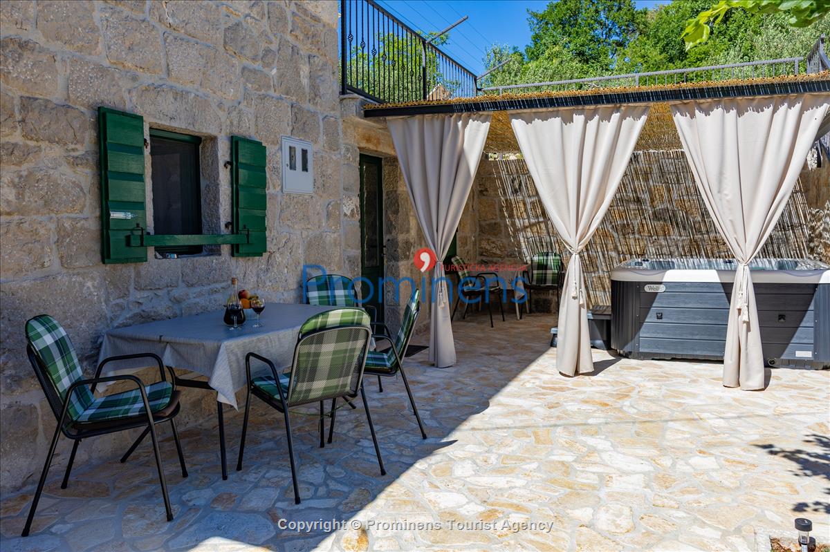 Heritage House Bašić - Steinhaus mit Whirlpool für 4 Personen nahe Makarska Riviera