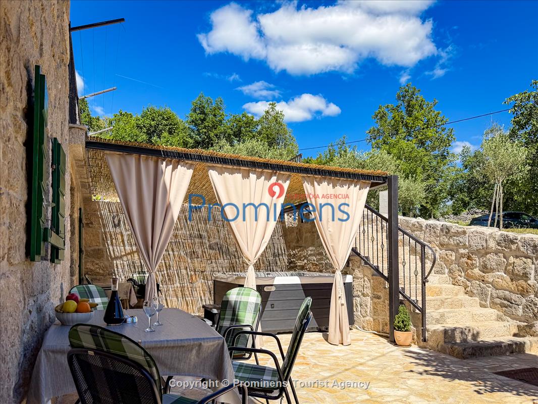 Heritage House Bašić - Steinhaus mit Whirlpool für 4 Personen nahe Makarska Riviera