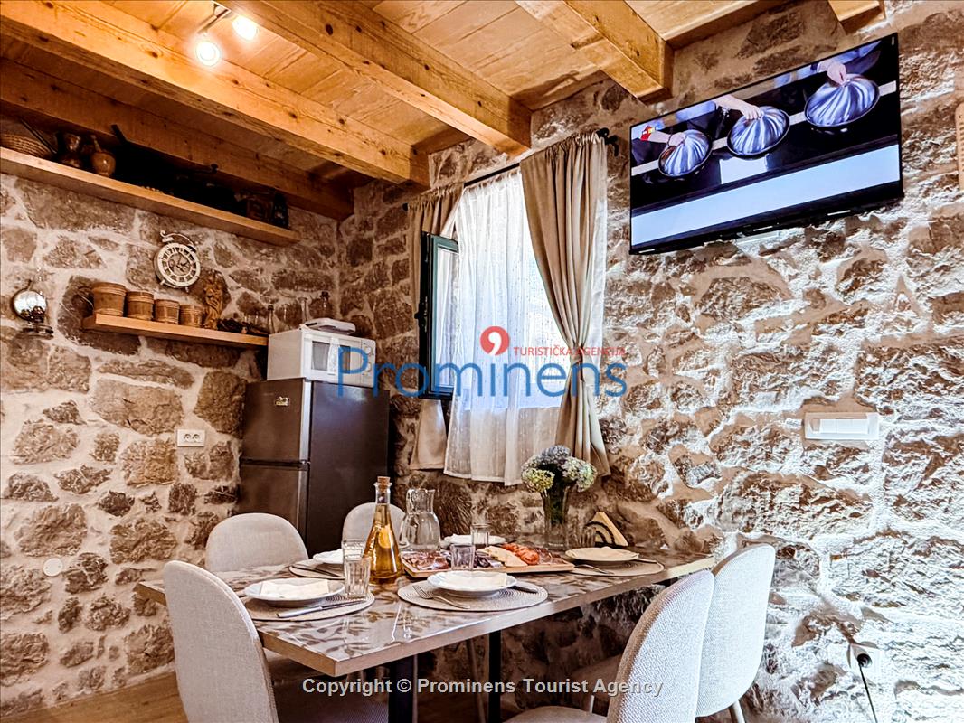 Heritage House Bašić - Steinhaus mit Whirlpool für 4 Personen nahe Makarska Riviera