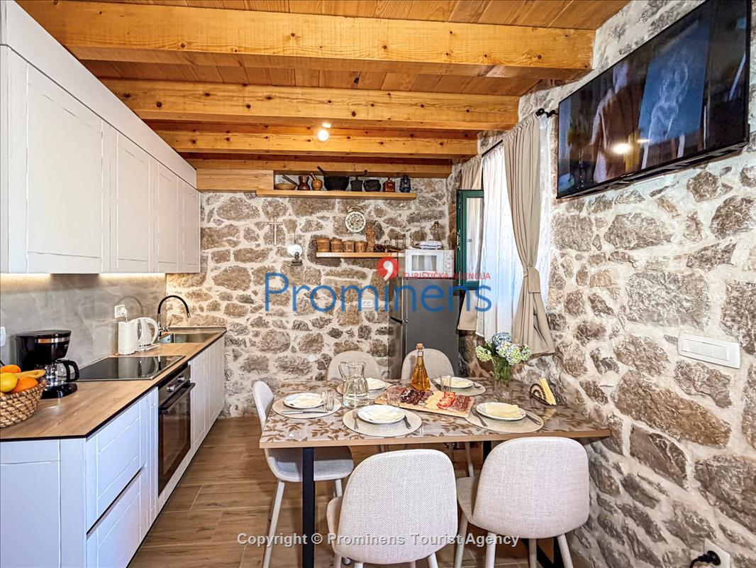 Heritage House Bašić - Steinhaus mit Whirlpool für 4 Personen nahe Makarska Riviera