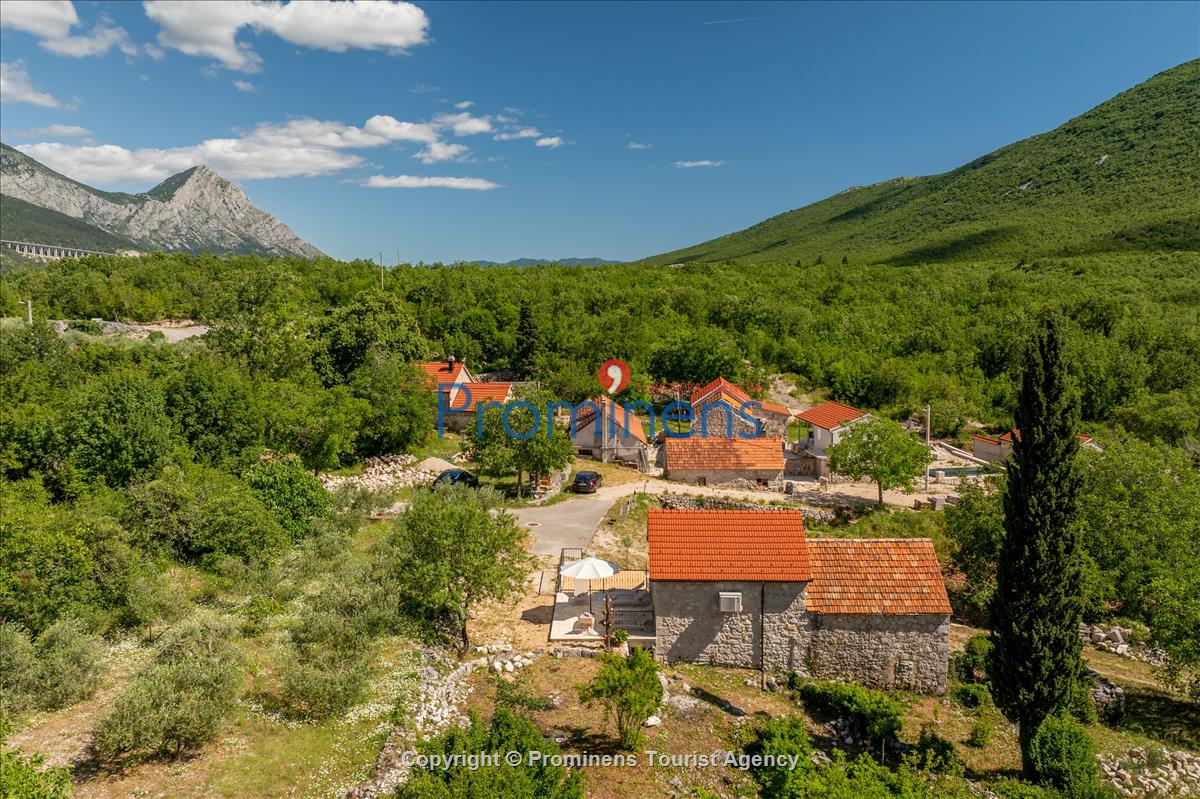 Heritage House Bašić - Steinhaus mit Whirlpool für 4 Personen nahe Makarska Riviera