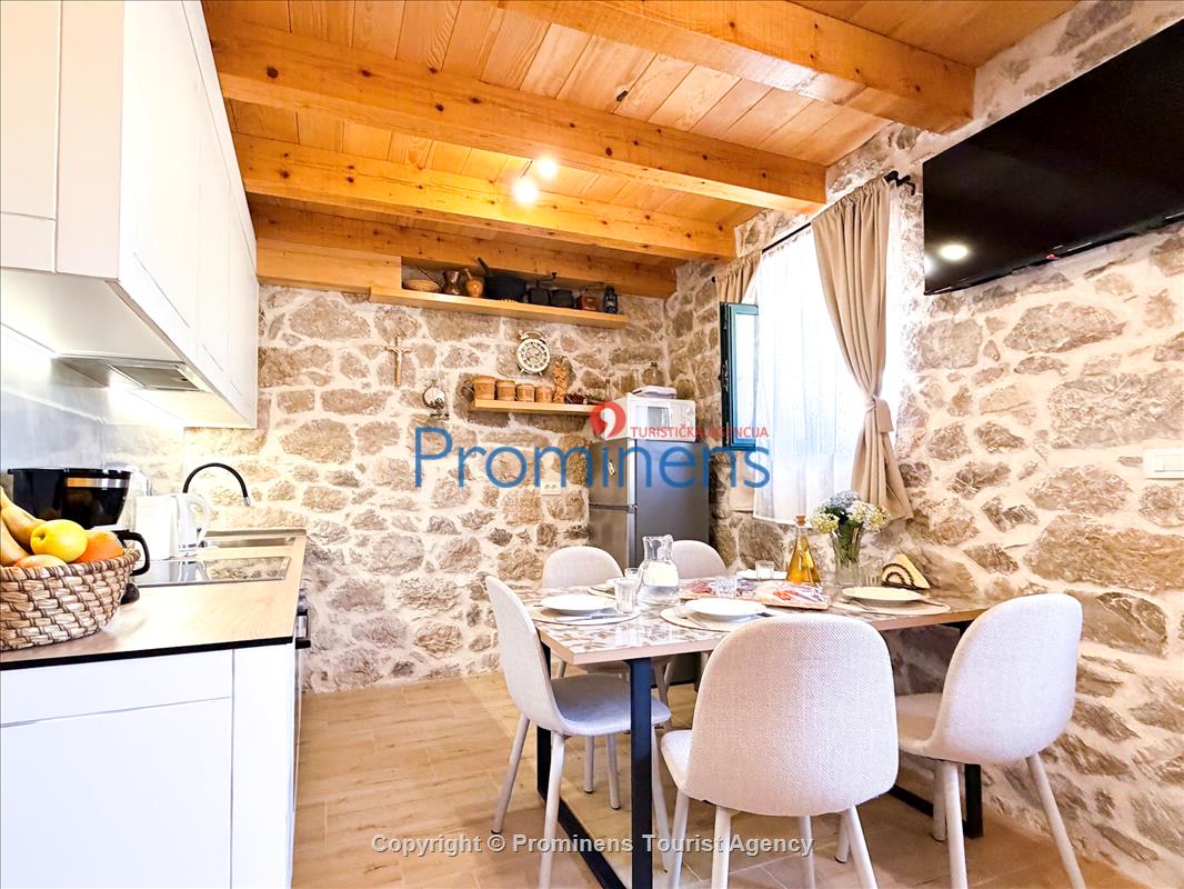 Heritage House Bašić - Steinhaus mit Whirlpool für 4 Personen nahe Makarska Riviera