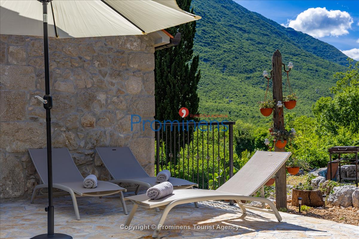 Heritage House Bašić - Steinhaus mit Whirlpool für 4 Personen nahe Makarska Riviera