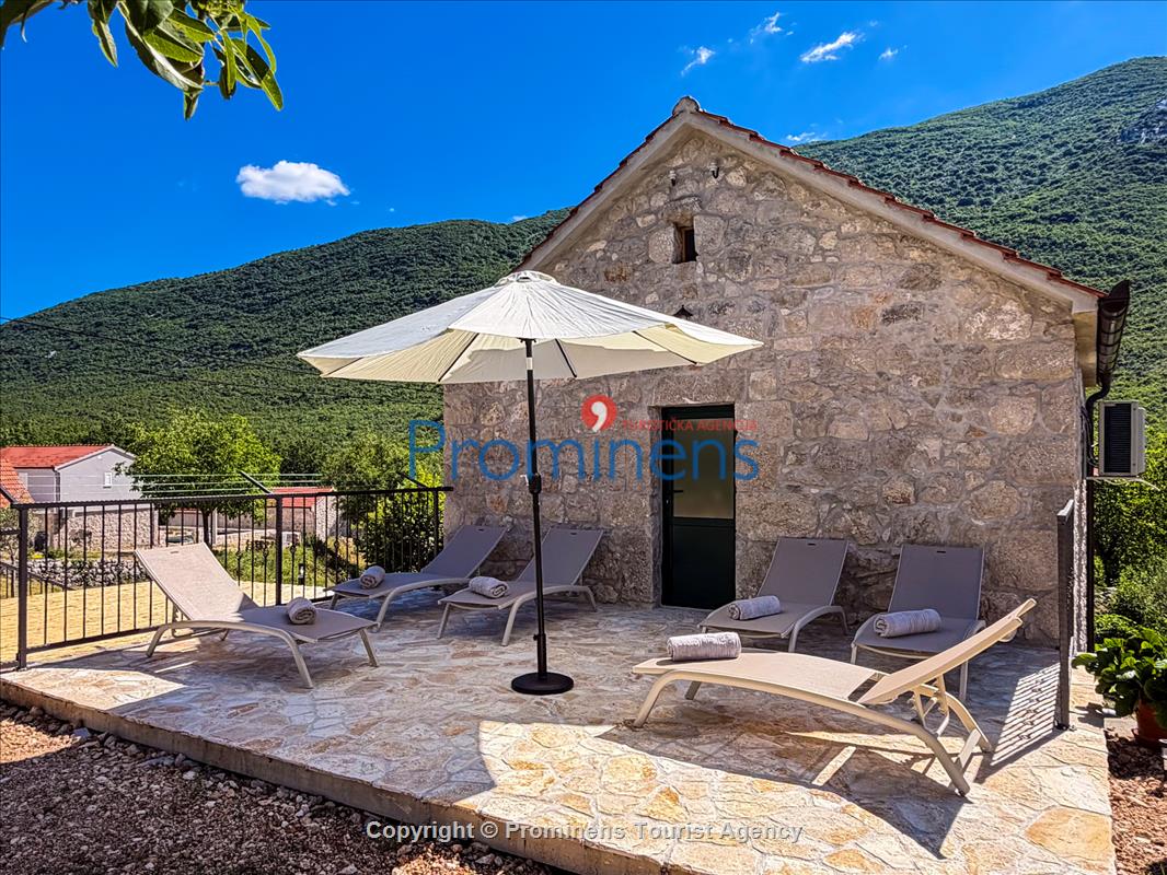 Heritage House Bašić - Steinhaus mit Whirlpool für 4 Personen nahe Makarska Riviera