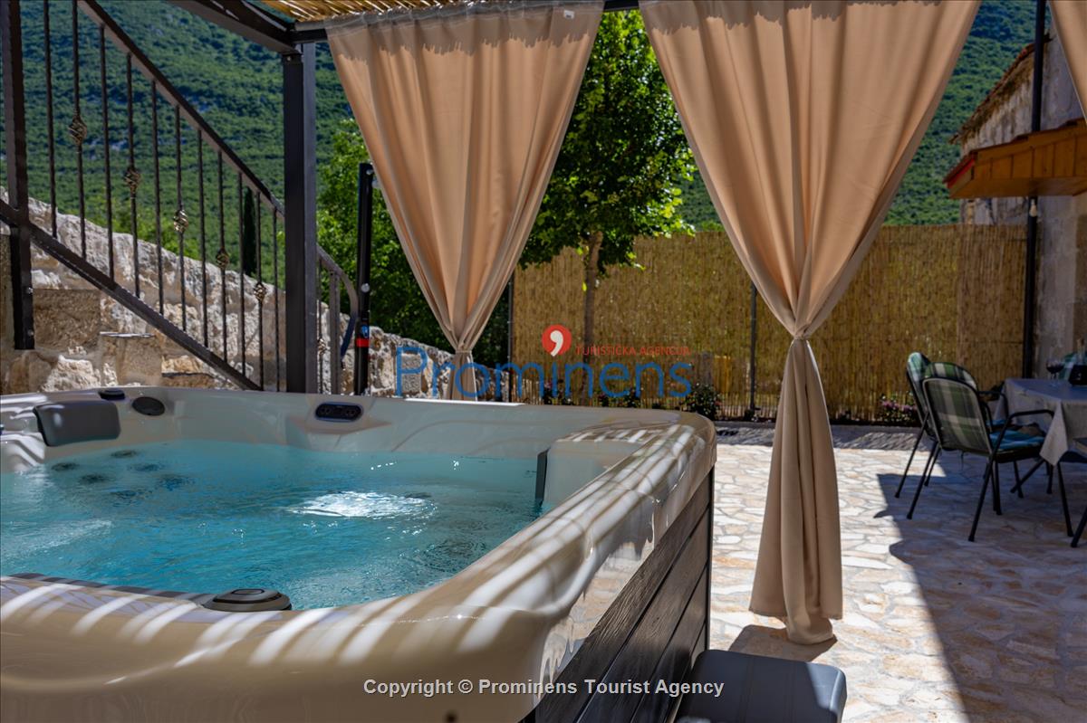 Heritage House Bašić - Steinhaus mit Whirlpool für 4 Personen nahe Makarska Riviera