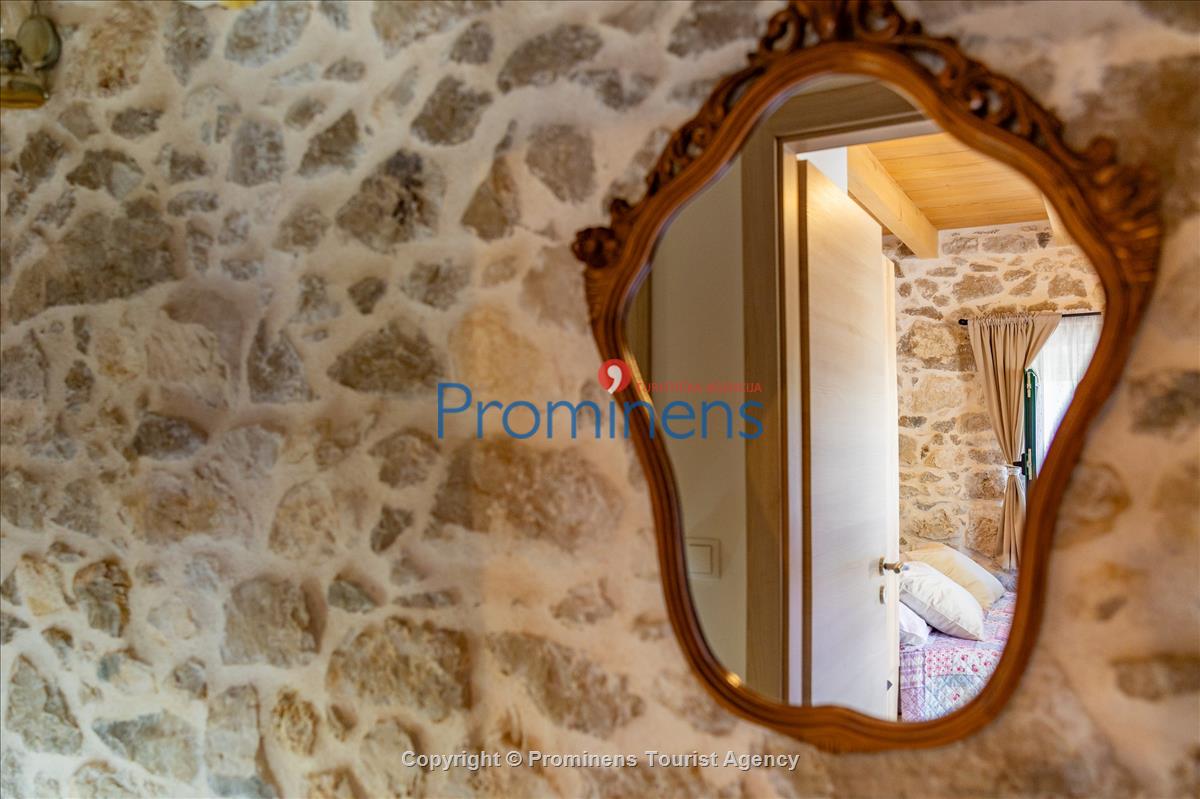 Heritage House Bašić - Steinhaus mit Whirlpool für 4 Personen nahe Makarska Riviera