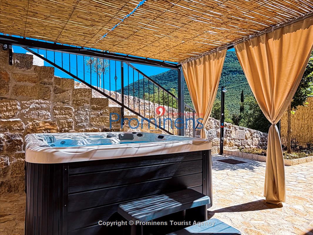 Heritage House Bašić - Steinhaus mit Whirlpool für 4 Personen nahe Makarska Riviera