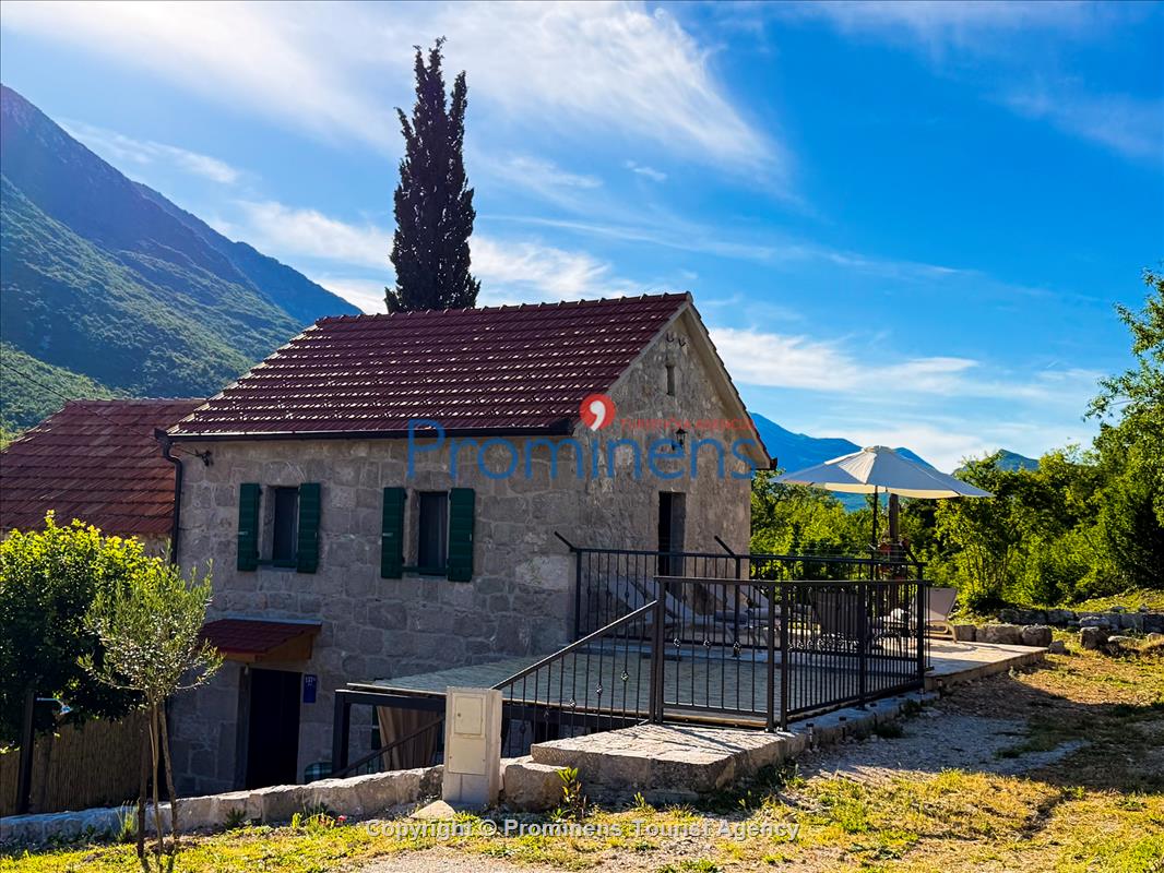 Heritage House Bašić - Steinhaus mit Whirlpool für 4 Personen nahe Makarska Riviera