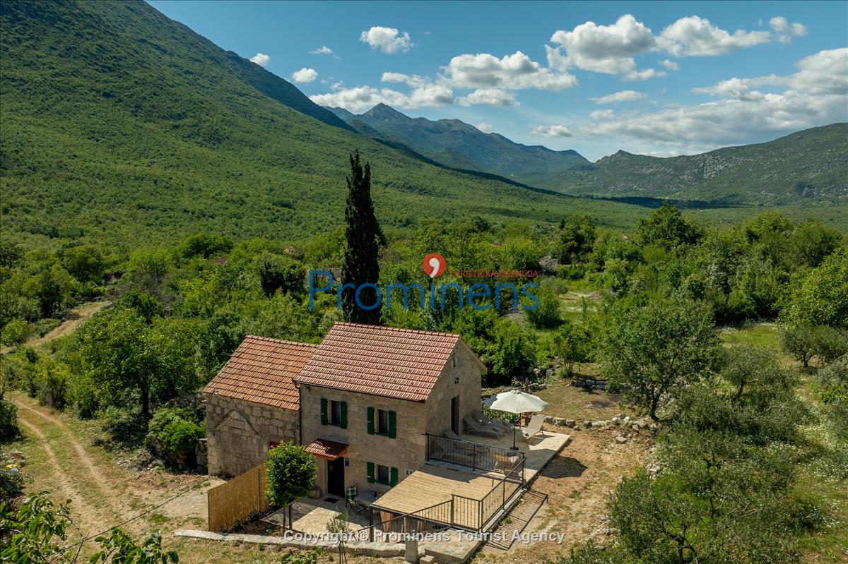 Heritage House Bašić - Steinhaus mit Whirlpool für 4 Personen nahe Makarska Riviera