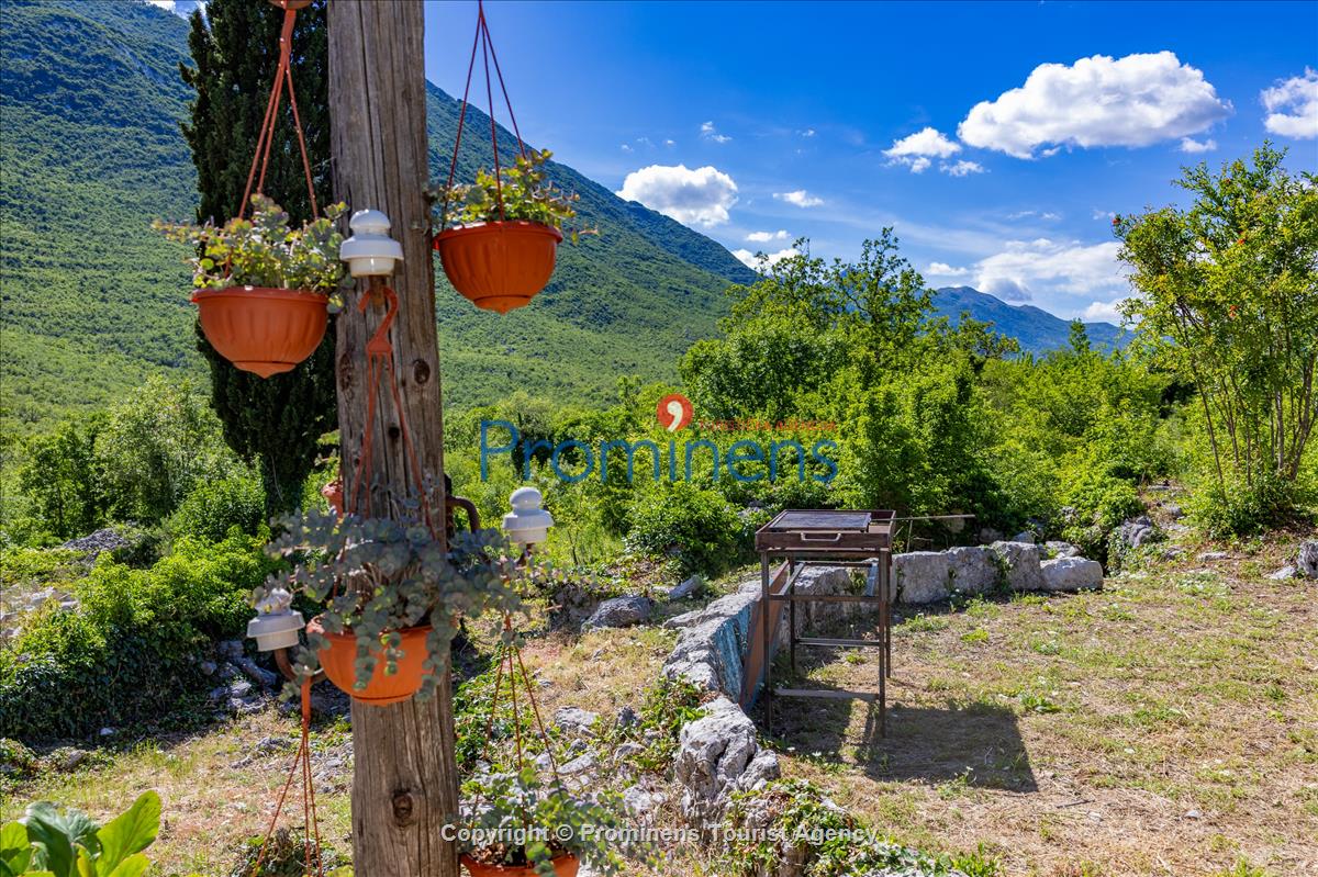 Heritage House Bašić - Steinhaus mit Whirlpool für 4 Personen nahe Makarska Riviera