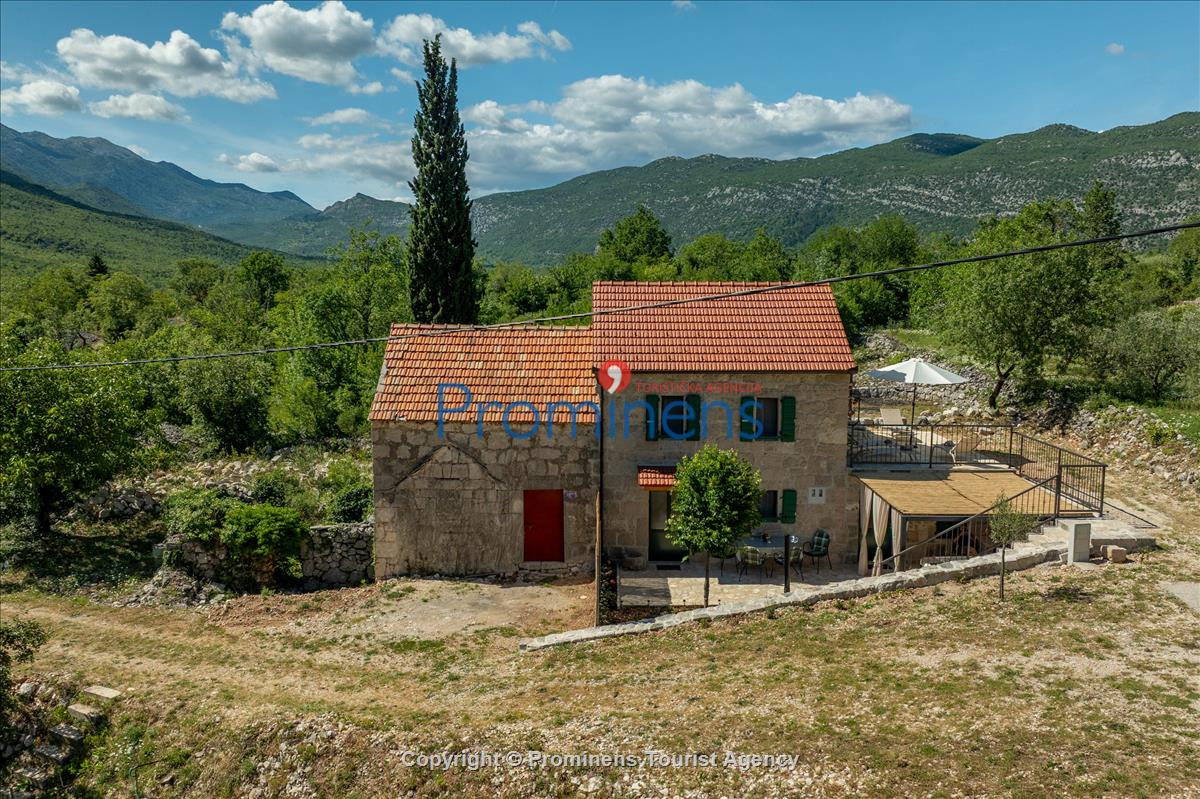 Heritage House Bašić - Steinhaus mit Whirlpool für 4 Personen nahe Makarska Riviera