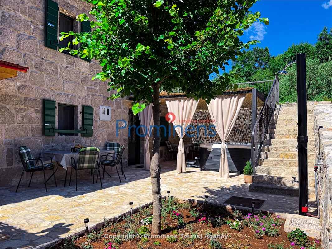 Heritage House Bašić - Steinhaus mit Whirlpool für 4 Personen nahe Makarska Riviera