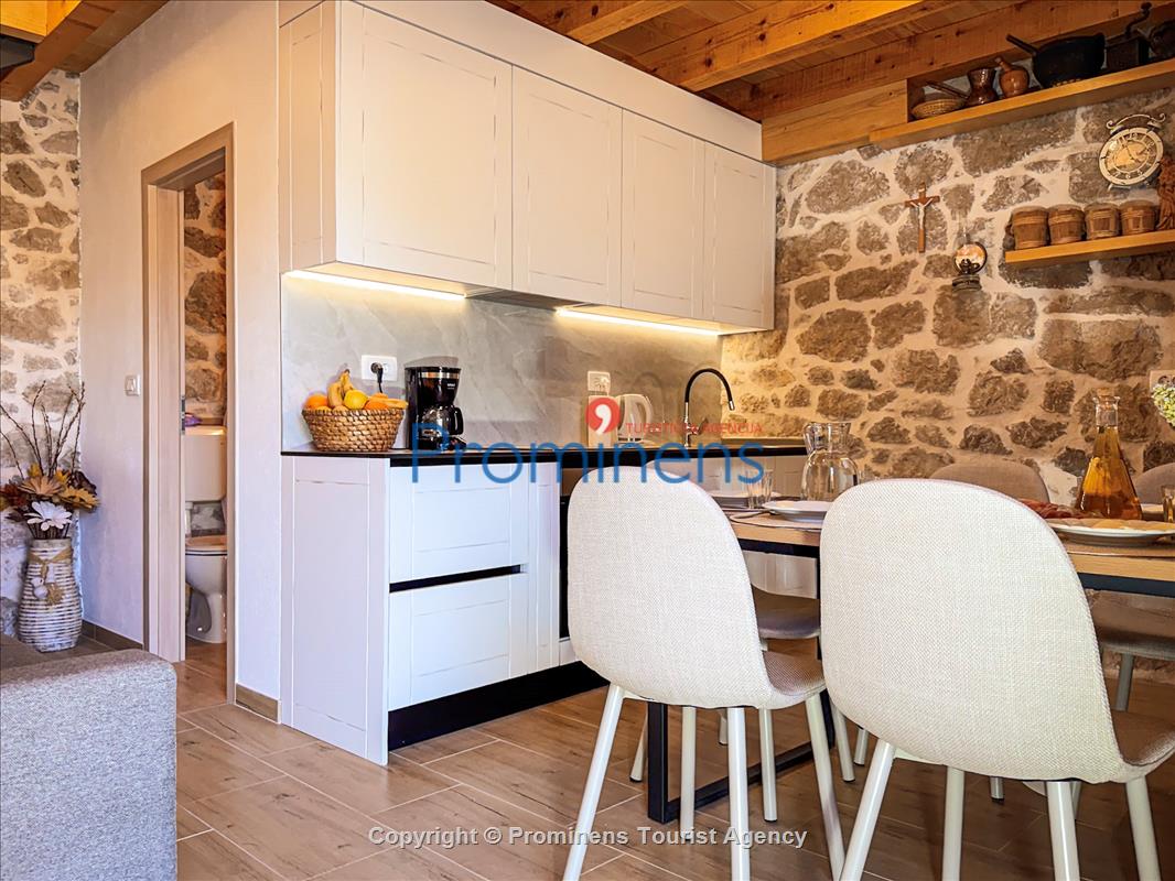 Heritage House Bašić - Steinhaus mit Whirlpool für 4 Personen nahe Makarska Riviera