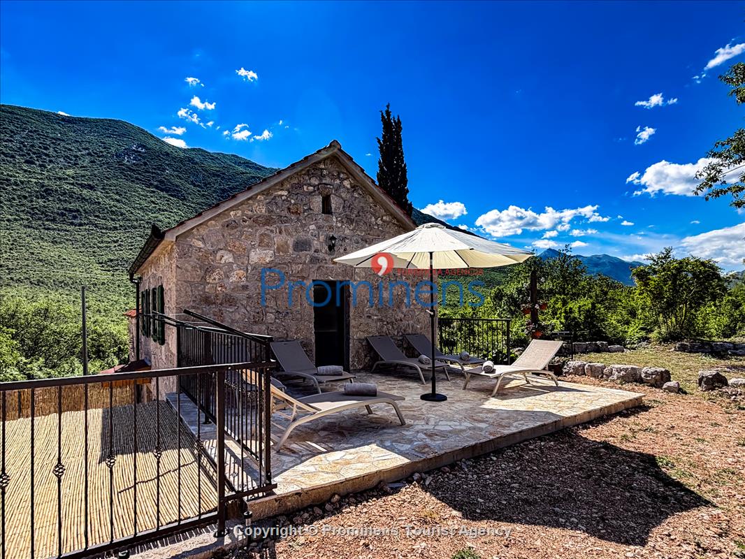 Heritage House Bašić - Steinhaus mit Whirlpool für 4 Personen nahe Makarska Riviera