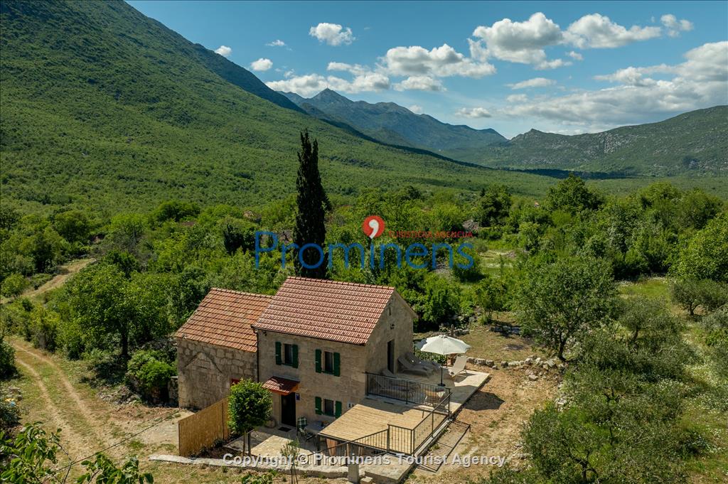 Heritage House Bašić - Steinhaus mit Whirlpool für 4 Personen nahe Makarska Riviera