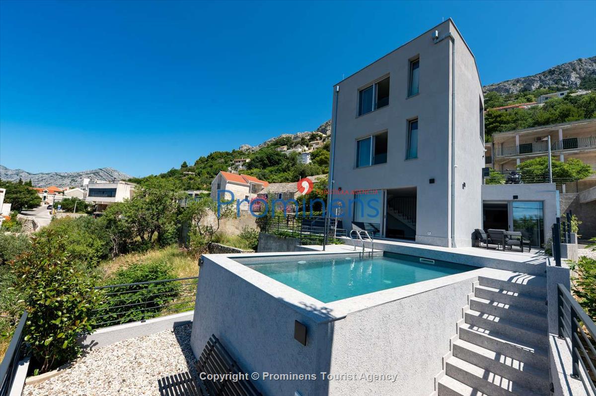 Villa Šime Brela – Pool, Meerblick, Fitnessraum, für 4 Personen