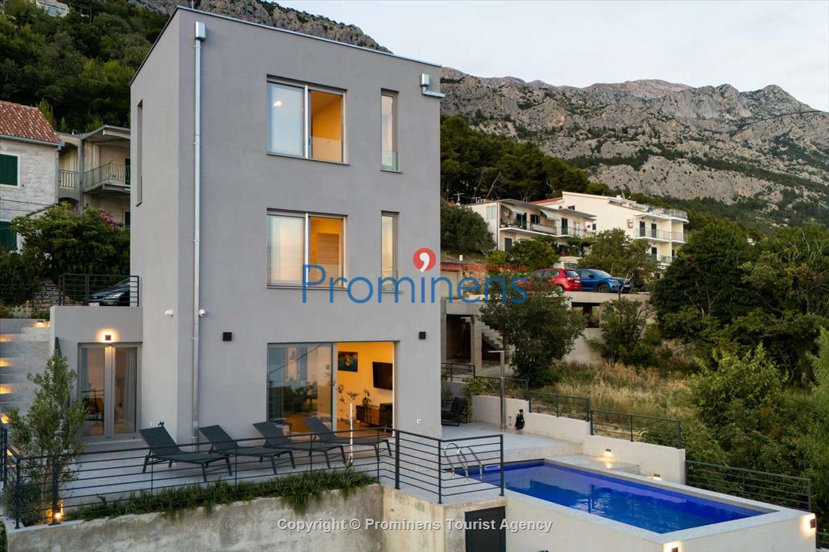 Villa Šime Brela – Pool, Meerblick, Fitnessraum, für 4 Personen