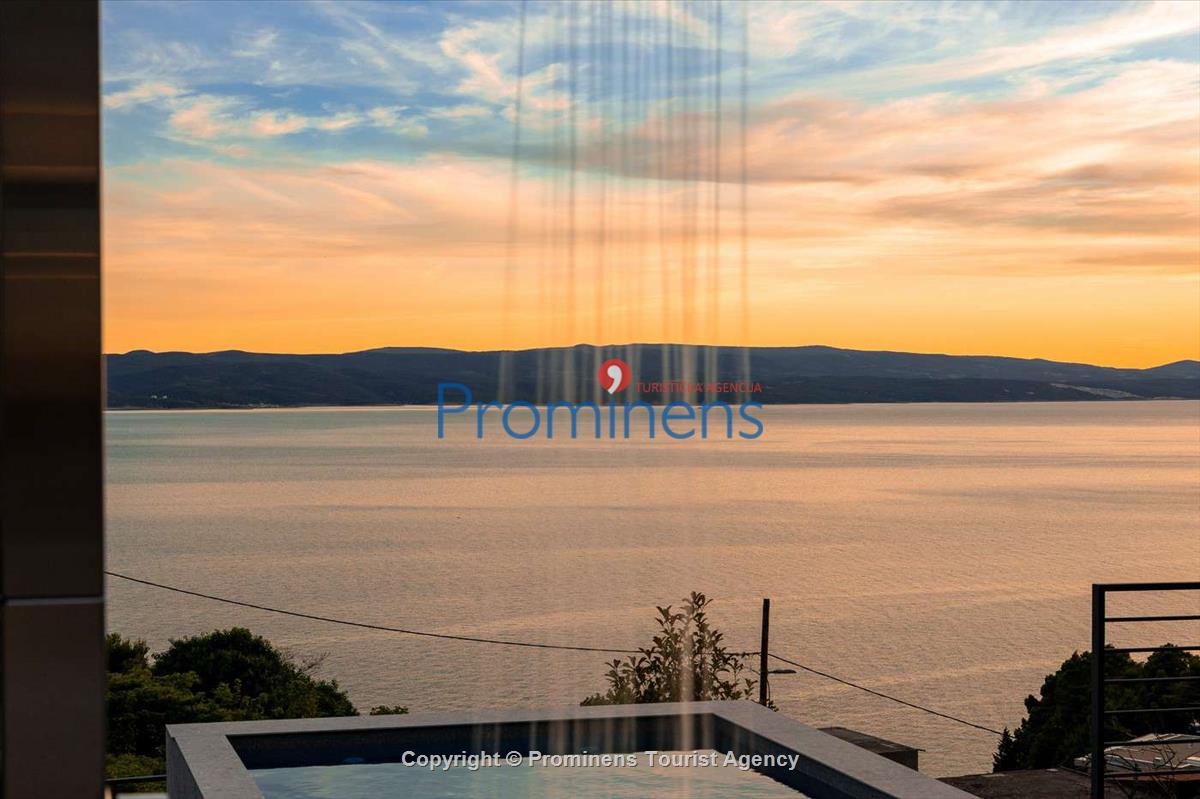 Villa Šime Brela – Pool, Meerblick, Fitnessraum, für 4 Personen