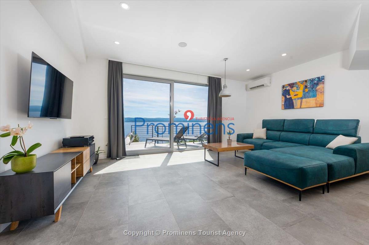 Villa Šime Brela – Pool, Meerblick, Fitnessraum, für 4 Personen