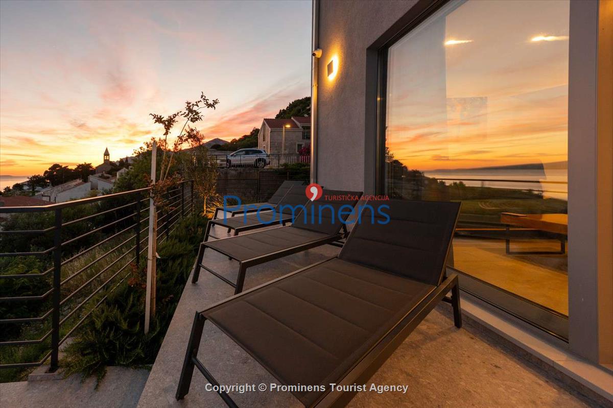 Villa Šime Brela – Pool, Meerblick, Fitnessraum, für 4 Personen