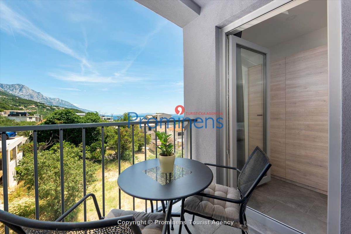 Villa Šime Brela – Pool, Meerblick, Fitnessraum, für 4 Personen