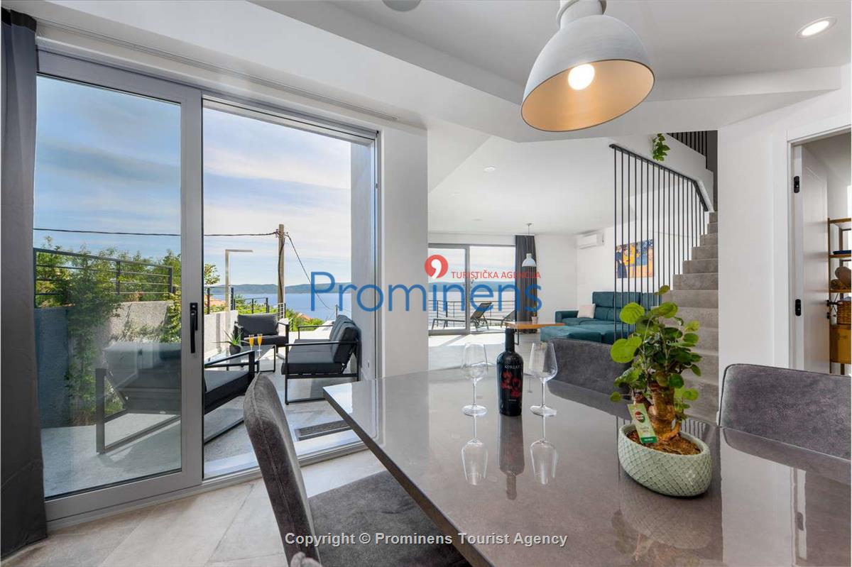 Villa Šime Brela – Pool, Meerblick, Fitnessraum, für 4 Personen