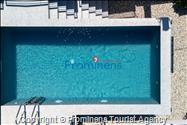 Villa Šime Brela – Pool, Meerblick, Fitnessraum, für 4 Personen