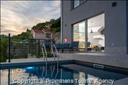 Villa Šime Brela – Pool, Meerblick, Fitnessraum, für 4 Personen