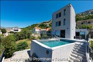 Villa Šime Brela – Pool, Meerblick, Fitnessraum, für 4 Personen