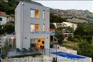 Villa Šime Brela – Pool, Meerblick, Fitnessraum, für 4 Personen