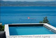 Villa Šime Brela – Pool, Meerblick, Fitnessraum, für 4 Personen