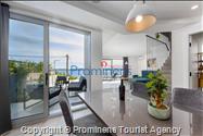 Villa Šime Brela – Pool, Meerblick, Fitnessraum, für 4 Personen