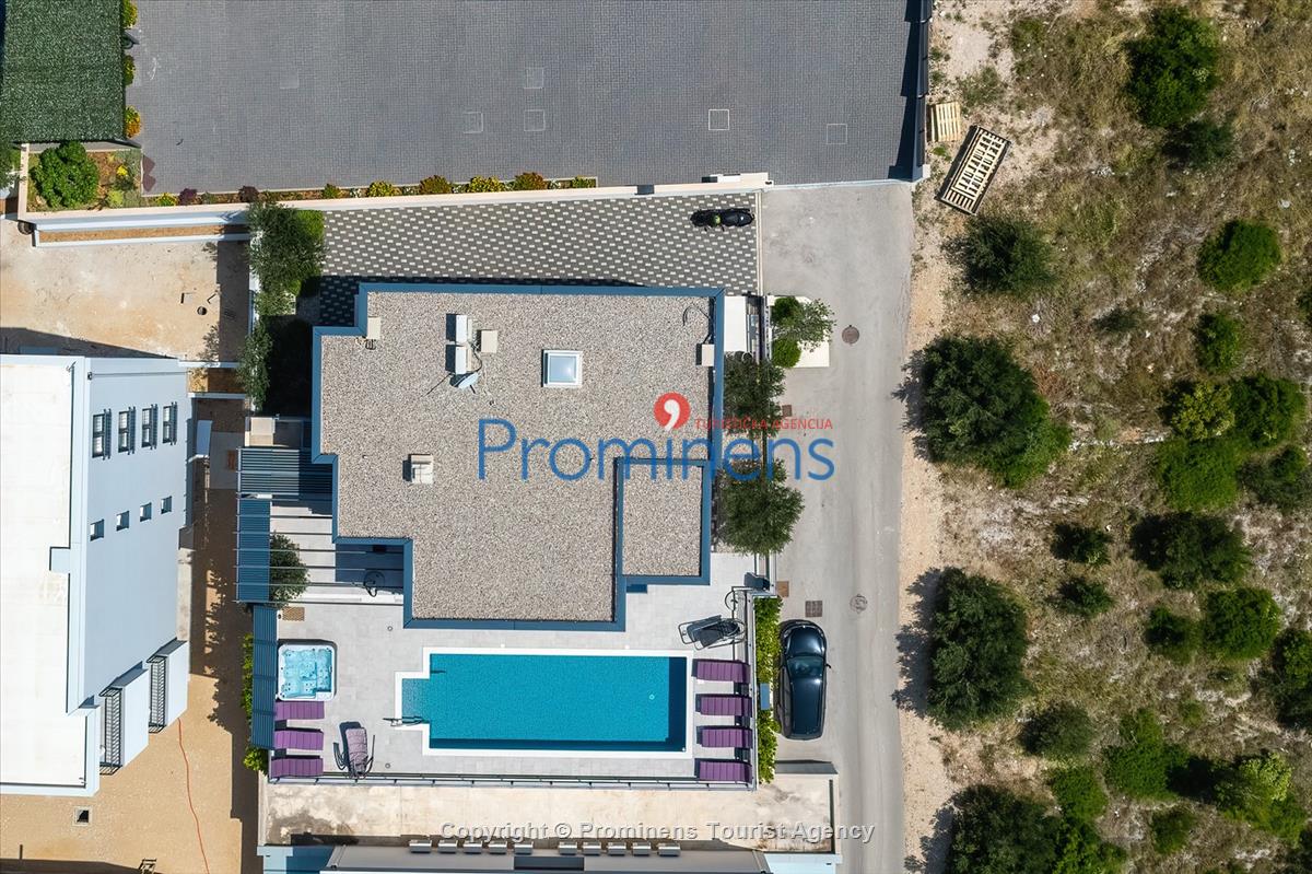 Villa Hota Makarska – Beheizter Pool, Whirlpool, Sauna, Fitnessraum, für 8 Personen