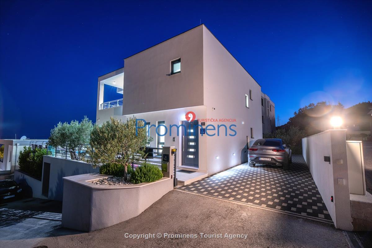 Villa Hota Makarska – Beheizter Pool, Whirlpool, Sauna, Fitnessraum, für 8 Personen
