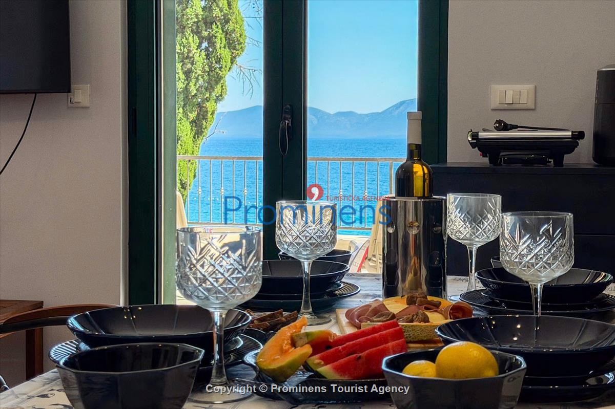 Strandhaus Podaca – 4 Schlafzimmer, 2 Familien, direkter Meereszugang, Makarska Riviera