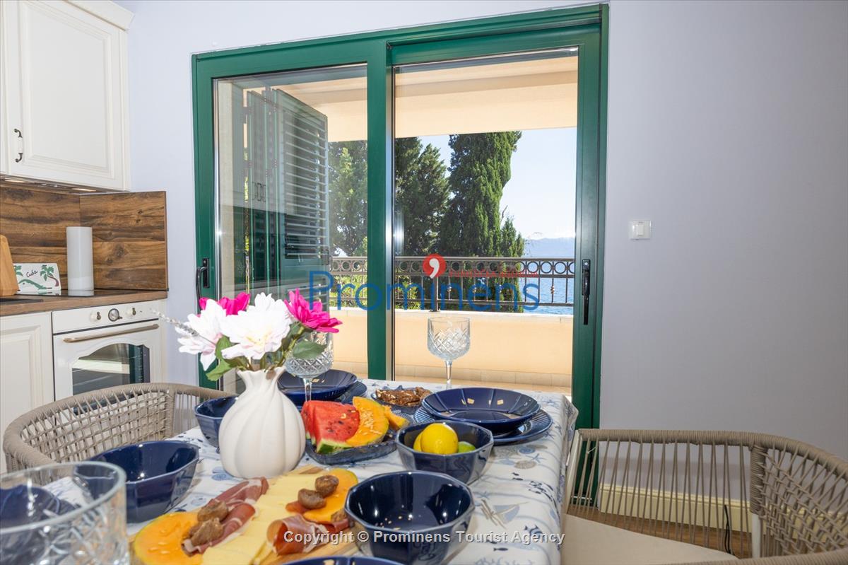 Strandhaus Podaca – 4 Schlafzimmer, 2 Familien, direkter Meereszugang, Makarska Riviera