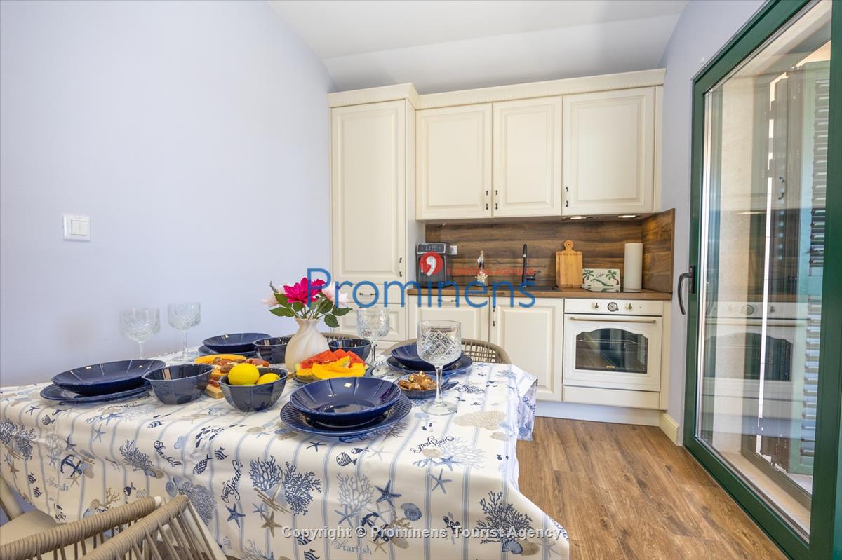 Strandhaus Podaca – 4 Schlafzimmer, 2 Familien, direkter Meereszugang, Makarska Riviera