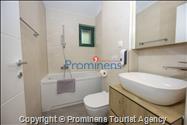 Strandhaus Podaca – 4 Schlafzimmer, 2 Familien, direkter Meereszugang, Makarska Riviera