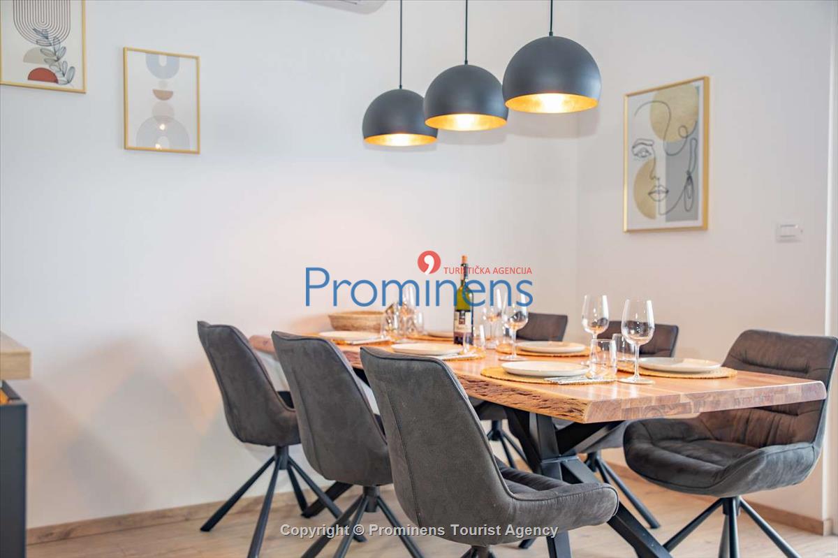 Penthouse Helena in Makarska – Exklusive Ferienwohnung mit Meerblick und Whirlpool