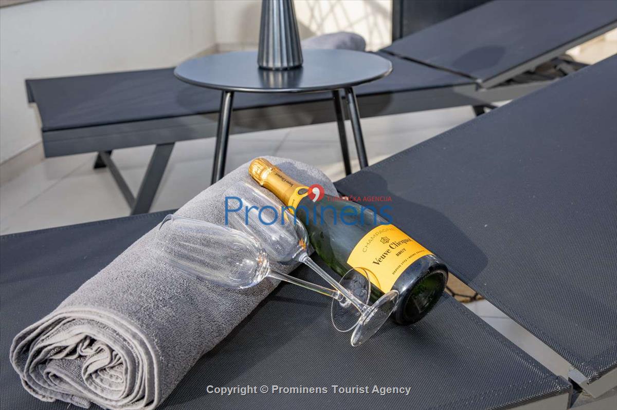 Penthouse Helena in Makarska – Exklusive Ferienwohnung mit Meerblick und Whirlpool