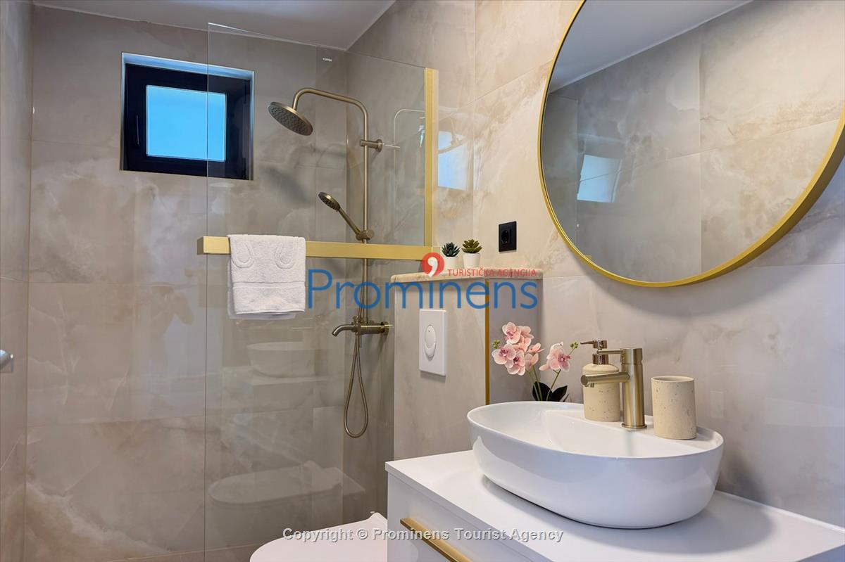 Ferienhaus Vista Mare – Pool, Meerblick, Baška Voda für 2 Personen