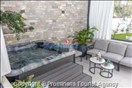 Ferienhaus Villa Oscar in Makarska mit beheiztem Pool, Whirlpool, Terrasse und Meerblick- ruhiger Familienurlaub
